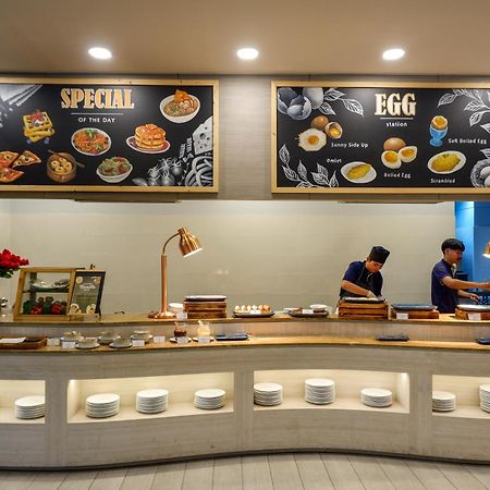 シー ベッド グランド ホテル プーケット【SHA Extra+認定】 エクステリア 写真 A live kitchen at a hotel
