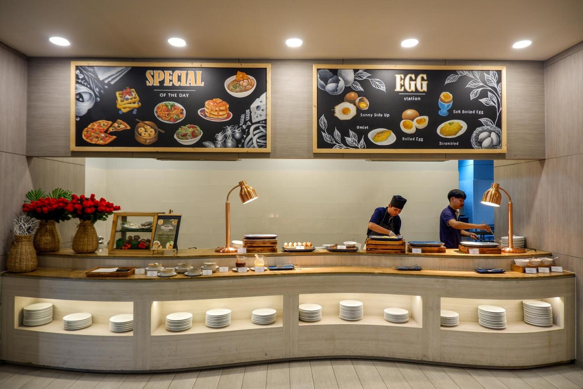 シー ベッド グランド ホテル プーケット【SHA Extra+認定】 エクステリア 写真 A live kitchen at a hotel