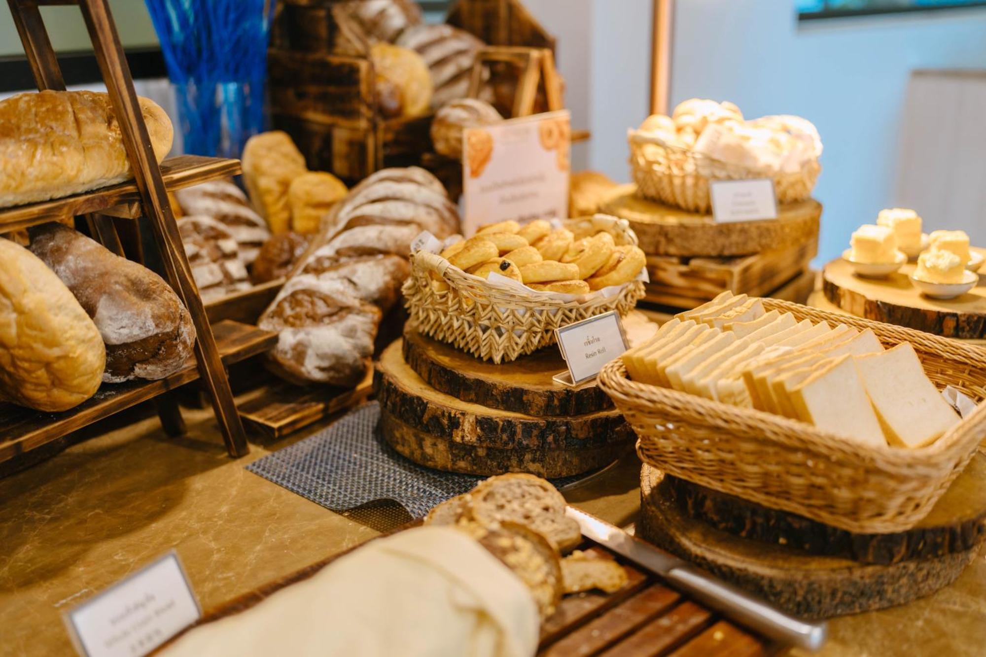 シー ベッド グランド ホテル プーケット【SHA Extra+認定】 エクステリア 写真 Cheese at a cheese shop