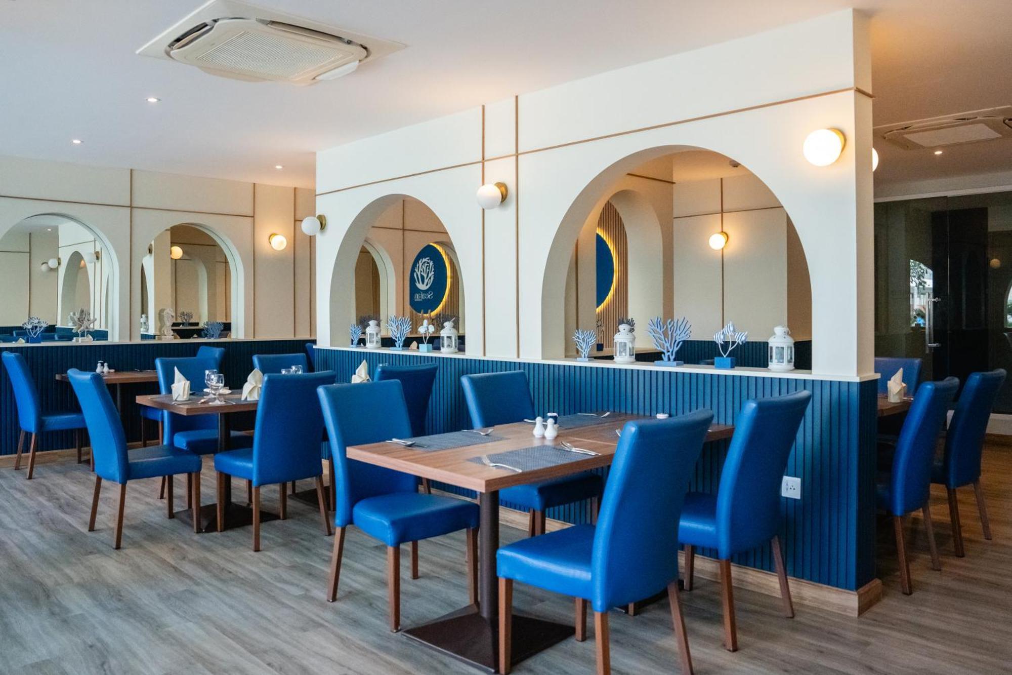 シー ベッド グランド ホテル プーケット【SHA Extra+認定】 エクステリア 写真 The interior of the restaurant